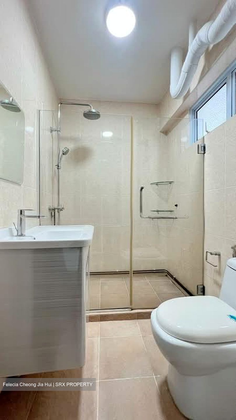 Blk 216 Jurong East Street 21 (Jurong East), HDB Executive #566533581